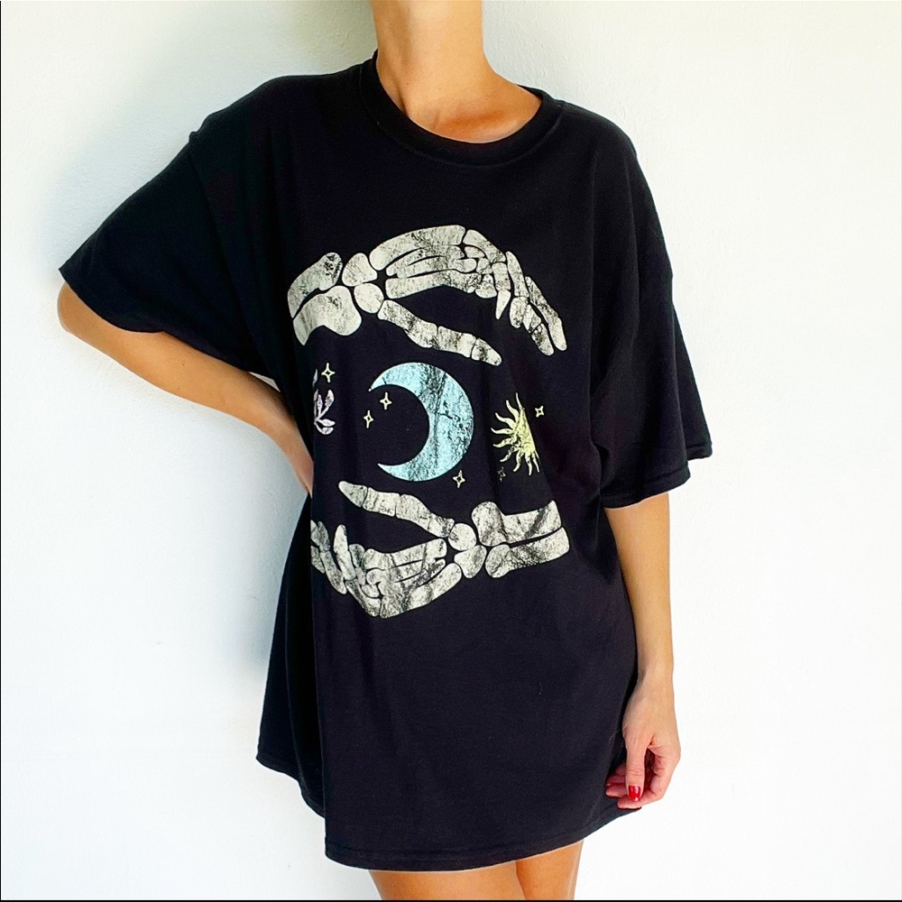 Oversized black celestial moon skeleton hand graphic tee